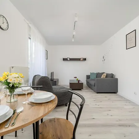 Apartament Bialowieska Z Aneksem Kuchennym I Balkonem By Noclegi Renters Wroclaw Exterior photo
