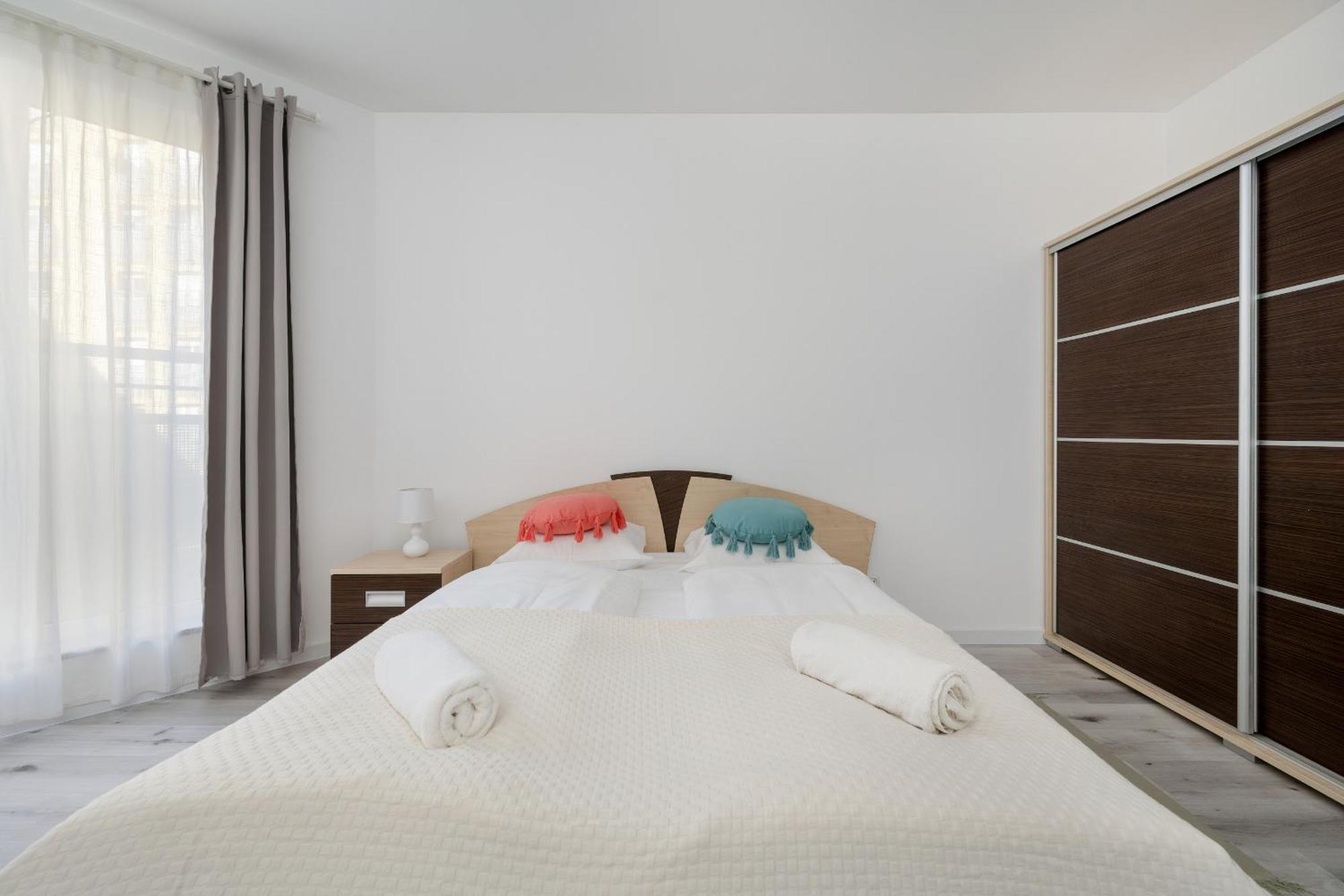 Bialowieska Z Aneksem Kuchennym I Balkonem By Renters Apartament Wrocław