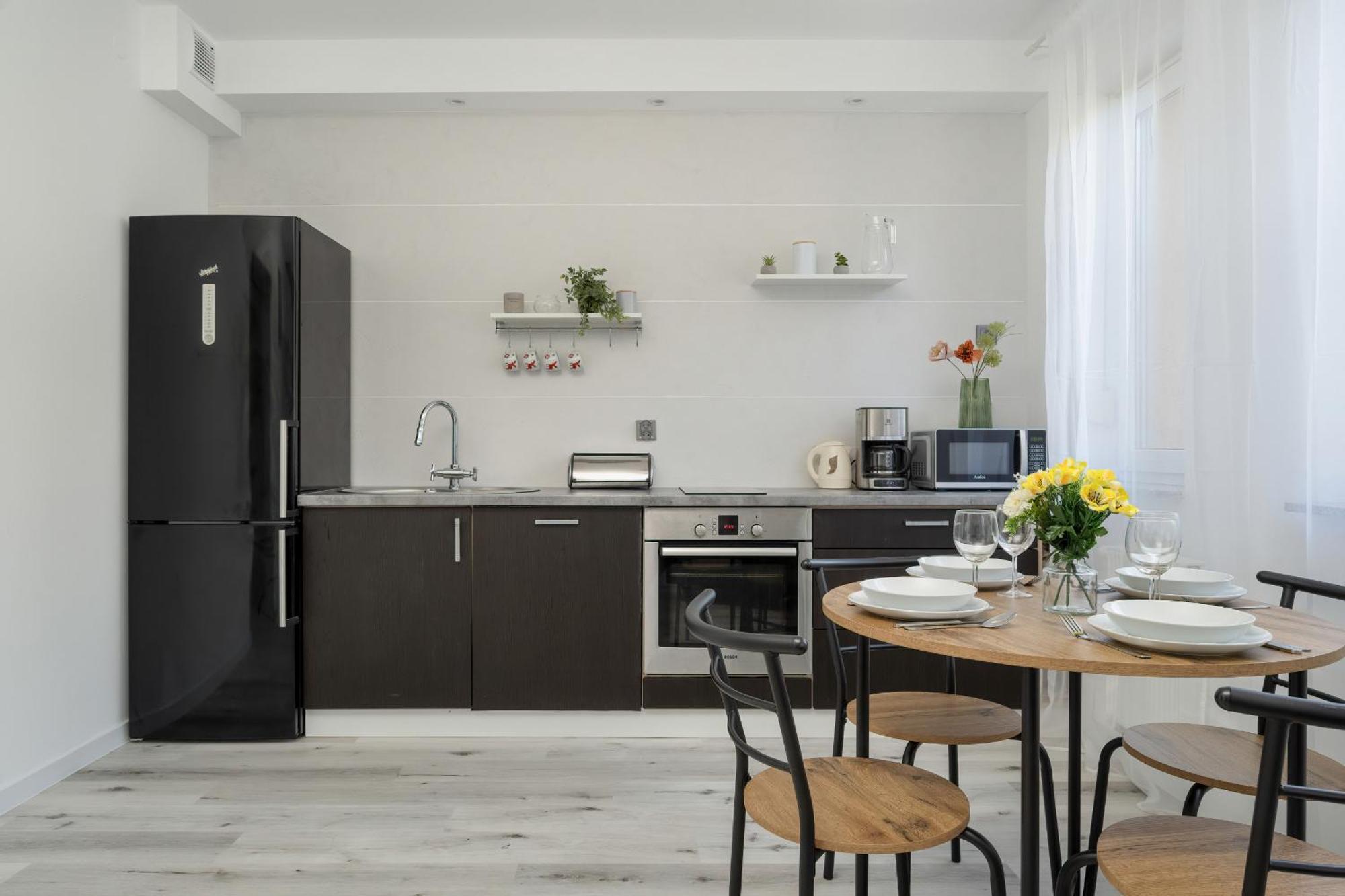 Bialowieska Z Aneksem Kuchennym I Balkonem By Renters Wrocław