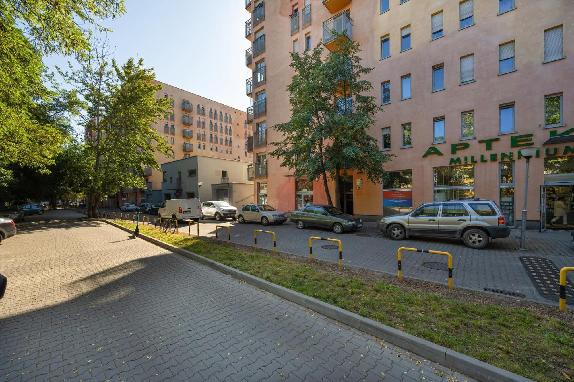 Bialowieska Z Aneksem Kuchennym I Balkonem By Renters Apartament